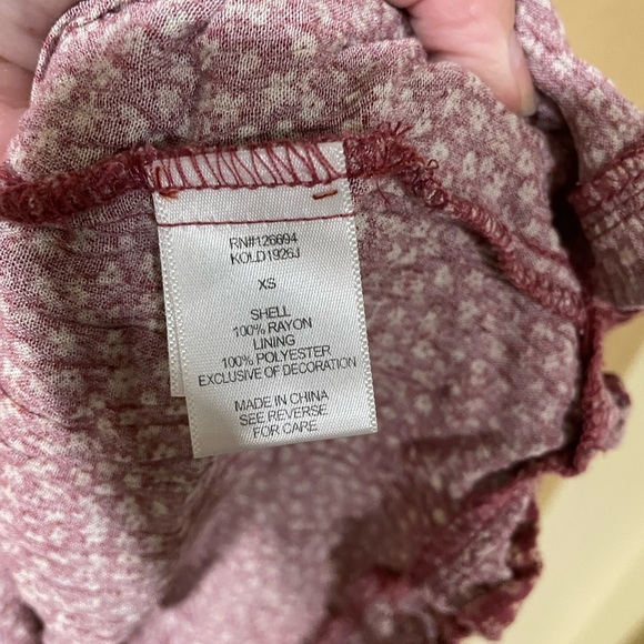 Chic Maroon Floral Mini Dress with Puff Sleeves - Picture 3 of 7